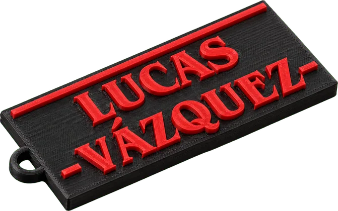 Llavero personalizado con el nombre Lucas Vázquez en rojo sobre negro, inspirado en la estética de Stranger Things