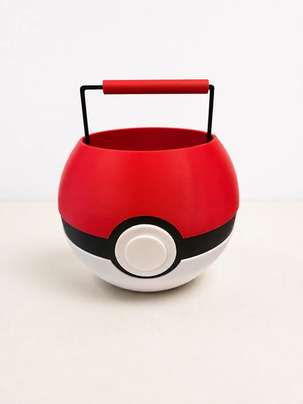 Cesta con diseño de Poké Ball de Pokémon impresa en 3D