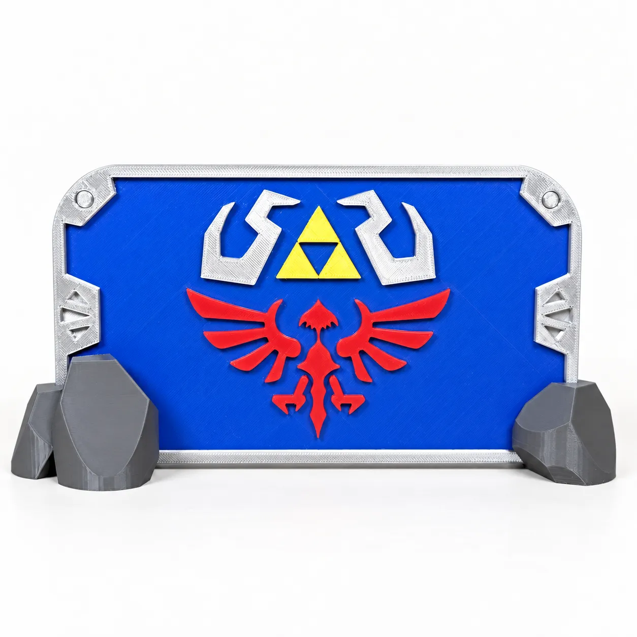 Cover para el dock de Nintendo Switch 2 con el escudo hyliano de The Legend of Zelda en azul, rojo y plata, impreso en 3D