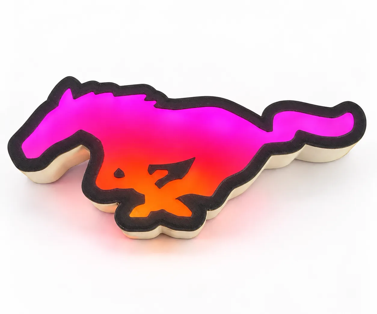 Cartel luminoso con silueta de caballo al galope, retroiluminado en rosa y naranja, impreso en 3D