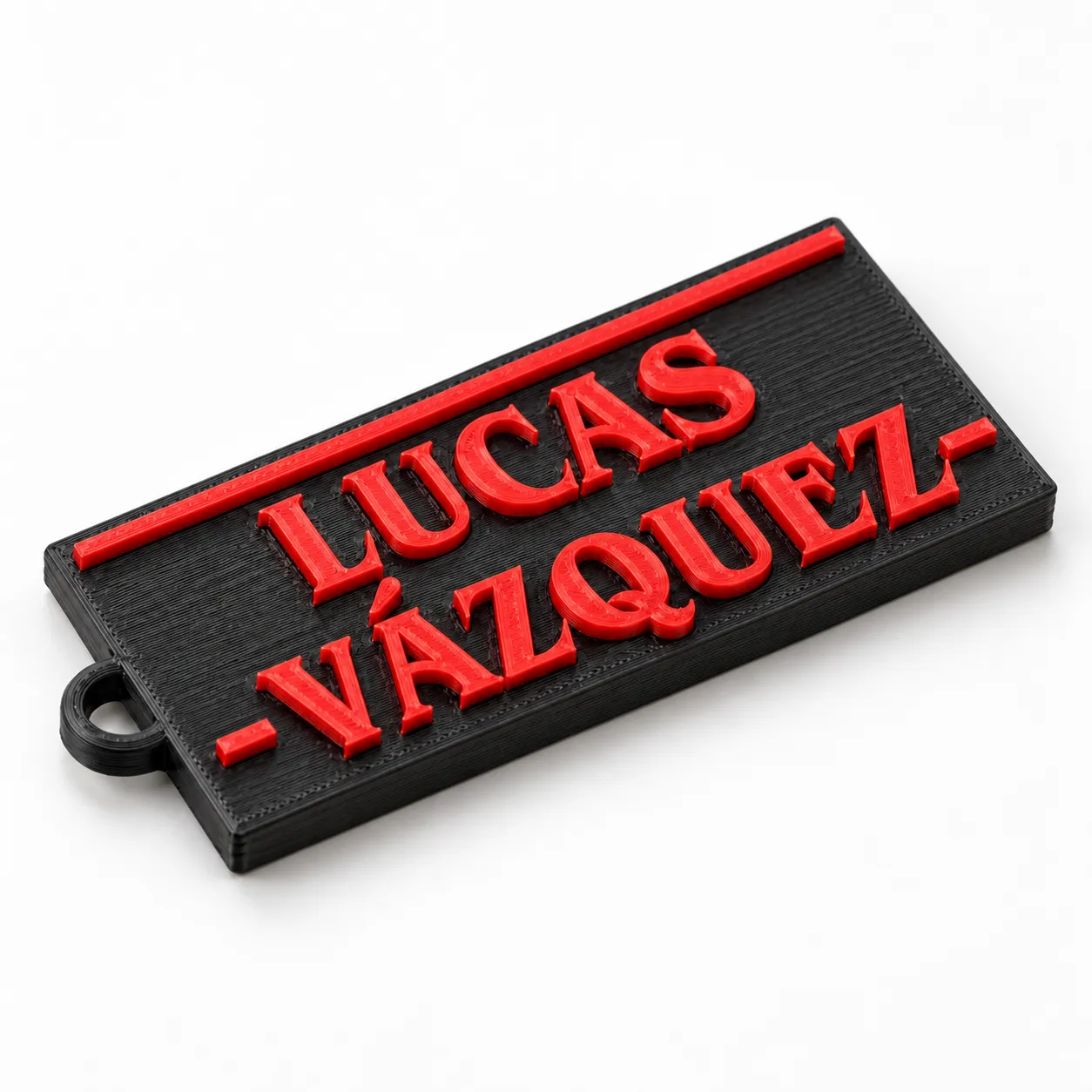 Llavero personalizado con el nombre Lucas Vázquez en rojo sobre negro, con la tipografía de Stranger Things, impreso en 3D